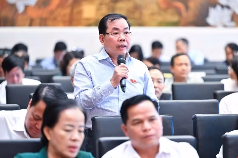 ĐBQH Nguyễn Quang Huân phát biểu tại hội trường kỳ họp thứ 9, Quốc hội khóa XV.