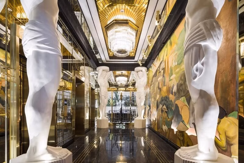 Điểm đặc biệt của Capella Hanoi Hotel là không có hai căn phòng nào giống nhau. Mỗi phòng đều được thiết kế riêng biệt, phản ánh cá tính và câu chuyện của một nghệ sĩ opera khác nhau. Ảnh: Capella Hanoi