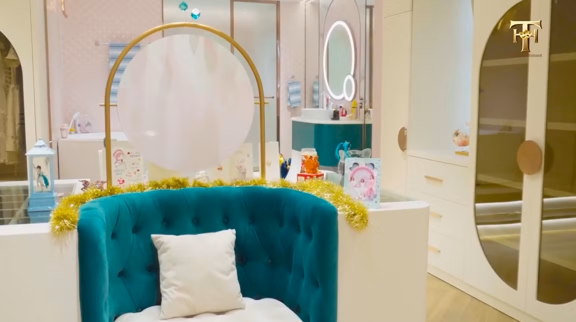 Phòng của con gái Việt Hương được thiết kế màu xanh lá theo sở thích của bé. Ảnh chụp màn hình