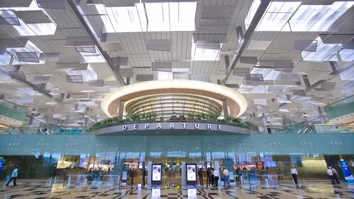 Năm 2025, sân bay Changi của Singapore thiết lập kỷ lục mới khi lần thứ 13 liên tiếp giành danh hiệu "sân bay tốt nhất thế giới" do Skytrax. Ảnh: Getty Images