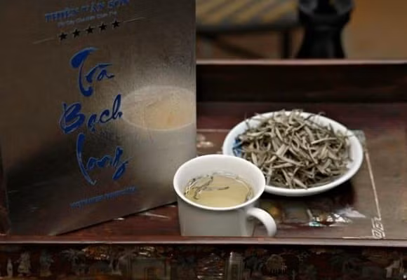 Điều kiện tự nhiên khắc nghiệt đã giúp lá chè tích tụ các dưỡng chất tinh túy nhất, tạo nên hương vị độc đáo. Ảnh: Internet