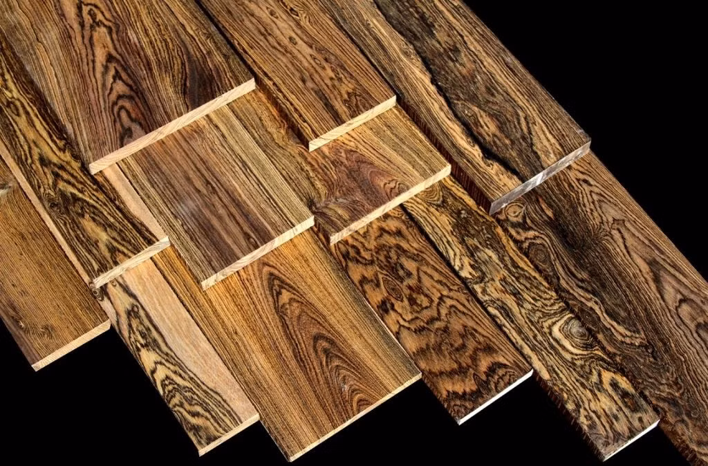 Gỗ Bocote là một loại gỗ quý thuộc chi Cordia, được tìm thấy chủ yếu ở các vùng Nam Mỹ và Mexico. Loại gỗ này có vân đẹp và màu sắc từ nâu sáng đến đen dần theo độ tuổi của cây. Ảnh: Internet
