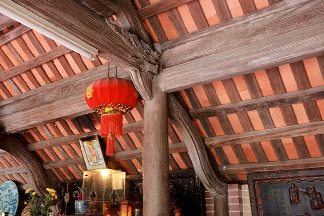 Tuy nhiên, ông Bình đều từ chối. Ông cho rằng cuộc sống của mình sẽ không còn bình yên nếu cầm trong tay quá nhiều tiền. Ảnh: Dân Việt