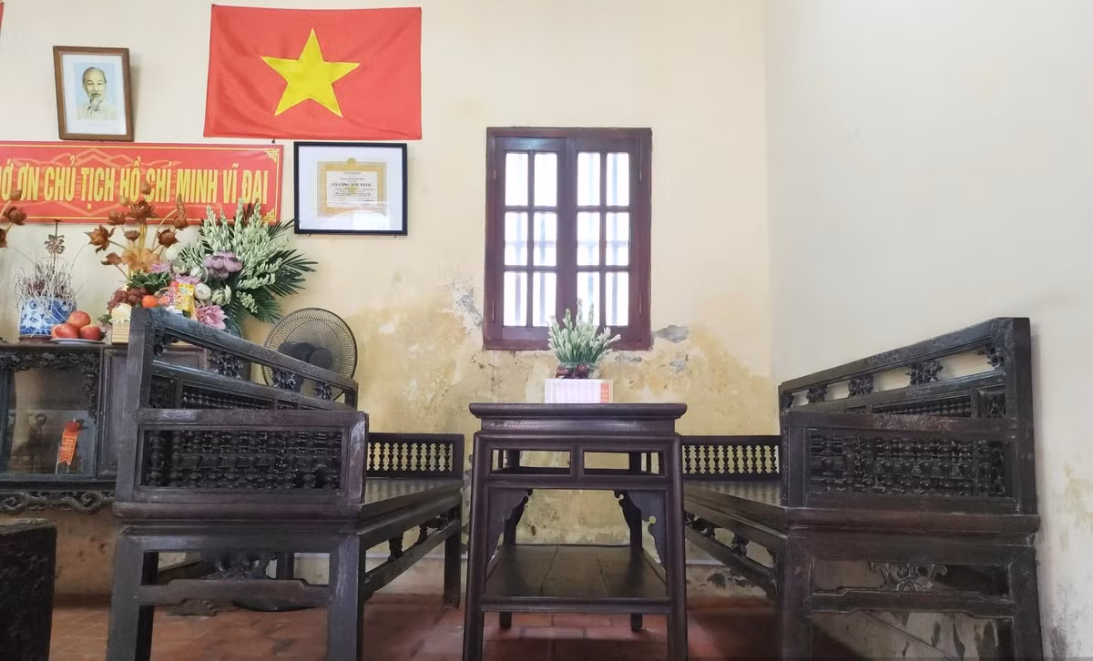 Những dụng cụ Bác Hồ sử dụng vẫn được gìn giữ trong ngôi nhà. Ảnh: Dân Việt
