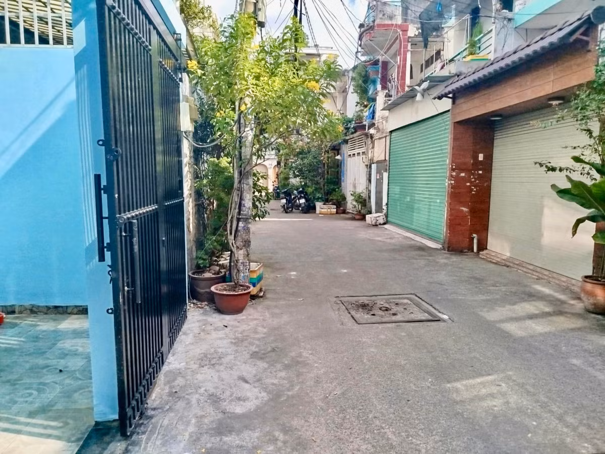 Điểm cộng lớn của căn nhà là xe hơi có thể vào tận nơi, thuận tiện cho việc di chuyển. Ảnh: FBNV