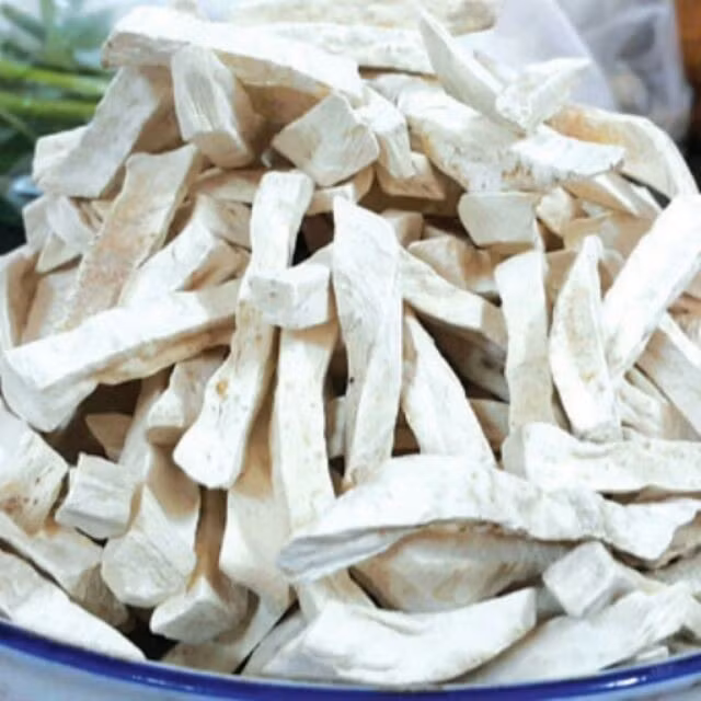 Nếu mua khoai khô có nguồn gốc ngon, phơi kỹ, giá có thể cao hơn chút do công đoạn làm thủ công phức tạp. Ảnh: Noitronhanh