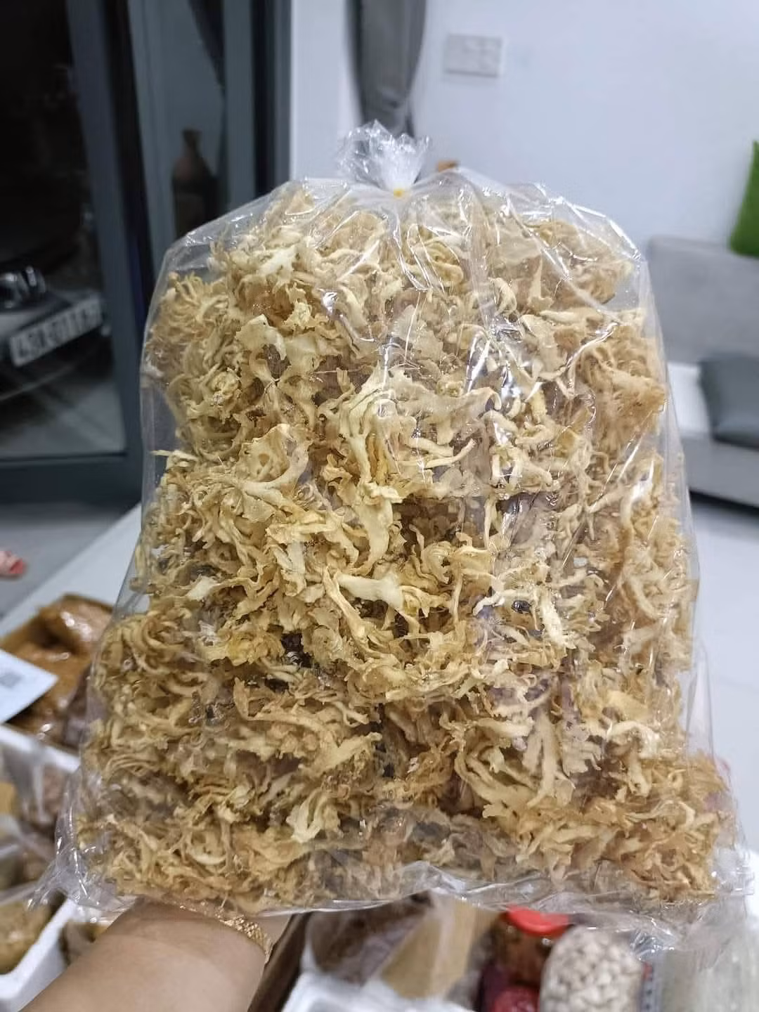 Trên chợ mạng, rau đá biển phơi khô được bày bán rộng rãi, đóng gói thành túi 200 gram, giá từ 600.000 - 800.000 đồng/kg. Ảnh: Facebook