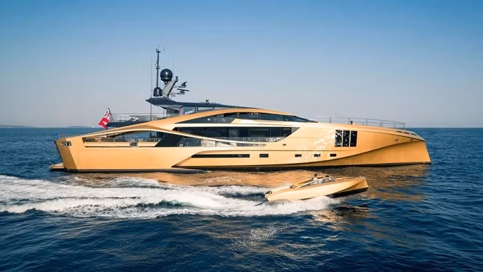 Siêu du thuyền dài 49,5m, cao 16 mét và từng được rao bán 31 triệu USD (tương đương hơn 800 tỷ đồng). Ảnh: Jeff Brown/Breed Media