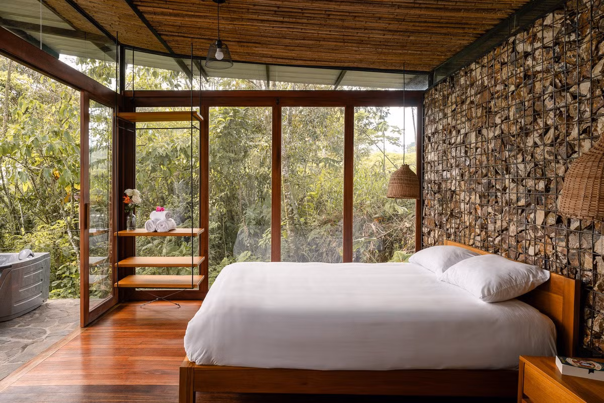 Không gian lưu trú mở rộng tối đa tầm nhìn ra rừng nhiệt đới. Ảnh: Archdaily