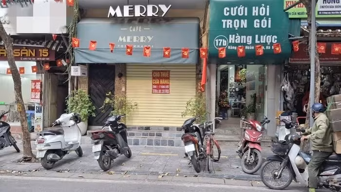 Theo quan sát, hầu hết các cửa hàng trả mặt bằng thuộc nhóm kinh doanh dịch vụ, bán lẻ, thời trang...Ảnh: VOV