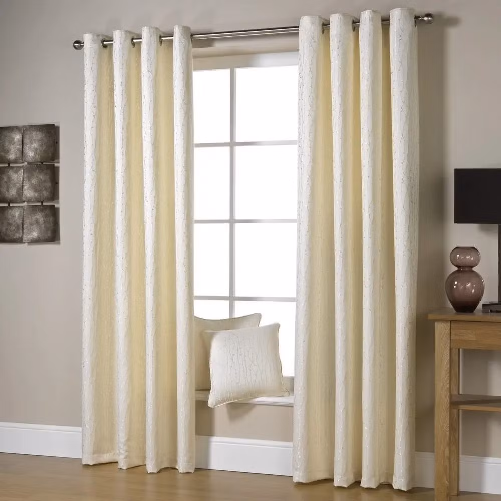 Rèm cửa nên chọn loại mỏng, sáng màu như trắng, kem hoặc xám nhạt để vừa đảm bảo sự riêng tư vừa không cản trở ánh sáng. Ảnh: Internet