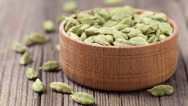 Trong khi đó, một số trang thương mại điện tử nước ngoài bán bạch đậu khấu của Việt Nam giá hơn 1,5 triệu đồng/kg. Ảnh: Internet