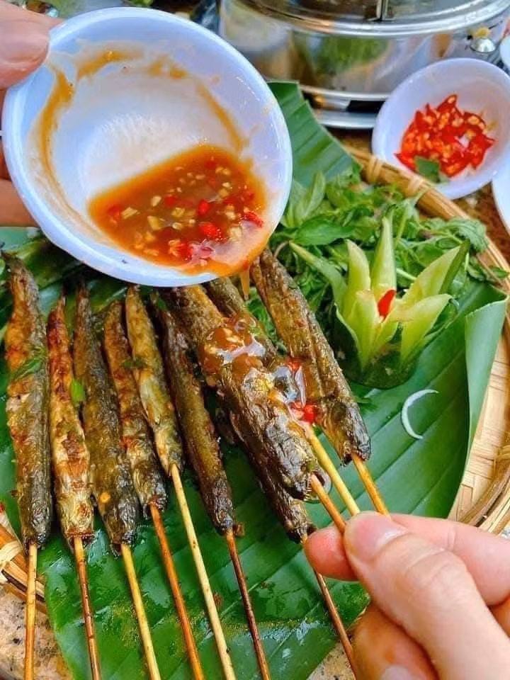 Cá kèo sinh sản tự nhiên quanh năm, nên từng được xem là món ăn dân dã trong các bữa cơm giản dị. Ảnh: Facebook