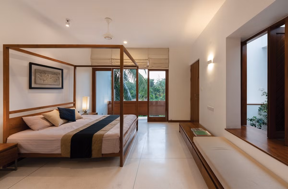 Phòng ngủ thoáng đáng, ngập ánh sáng. Ảnh: Dilanka Bandara