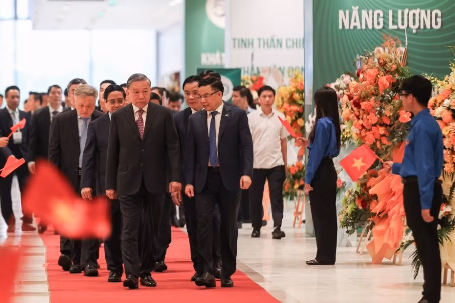 Tổng Bí thư Tô Lâm, Thủ tướng Phạm Minh Chính dự Lễ kỷ niệm 50 năm Ngày thành lập Tập đoàn Công nghiệp–Năng lượng quốc gia Việt Nam.