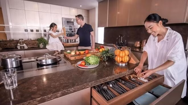Trước khi chuyển về TP HCM, gia đình Đoan Trang sống tại căn hộ hiện đại ở Singapore. Ảnh: FBNV