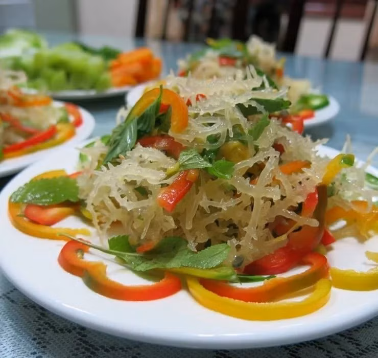 Loại rau dại này có thể chế biến thành nhiều món hấp dẫn như: nấu chè, phơi khô làm gỏi, xào với thịt, nấu cháo...Ảnh: Dân Việt
