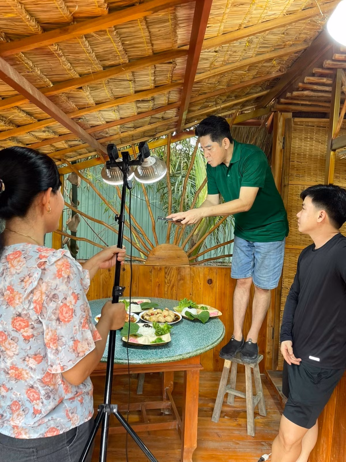 Khu bếp thoáng đãng, rộng rãi, phù hợp bày biện quay video. Ảnh: FB Huỳnh Anh Tuấn