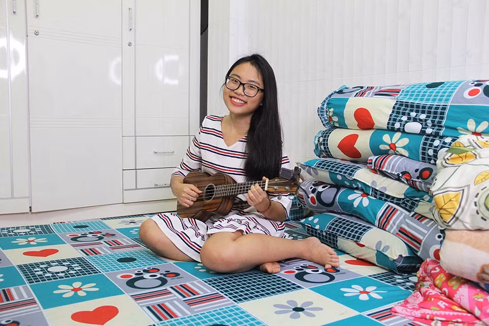 Phòng riêng chỉ rộng 10m2 nhưng do không có giường mà chỉ sử dụng nệm nên căn phòng không bị chật chội. Ảnh: FBNV