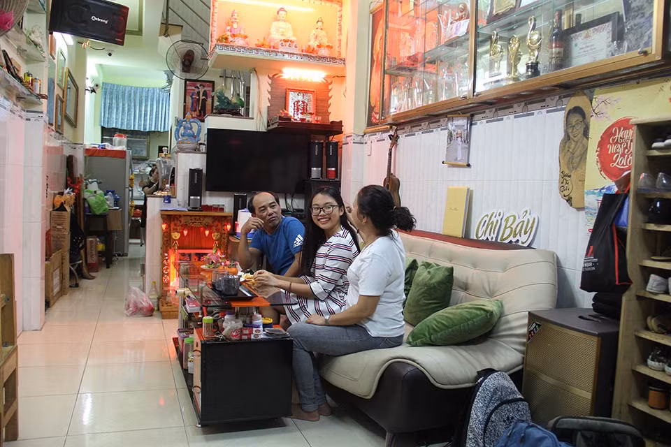 Từ một giọng ca có tuổi thơ cơ cực, giờ đây Phương Mỹ Chi đã có cuộc sống hạnh phúc, đủ đầy bên gia đình. Sau vài năm nổi tiếng, Phương Mỹ Chi đã mua nhà tặng bố mẹ đặt ở TP HCM. Ảnh: FBNV