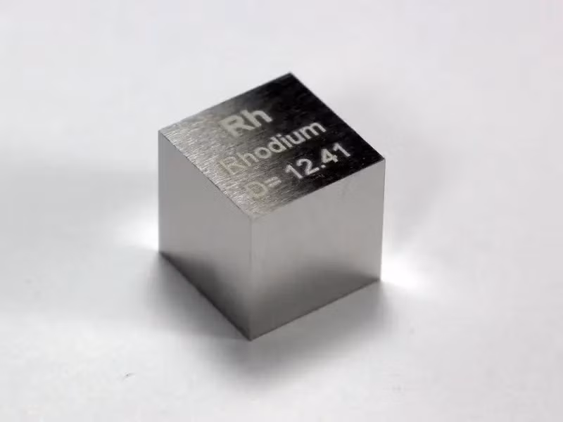 Do giá trị cao nên việc mua rhodium thường được thực hiện với số lượng nhỏ. Thêm nữa, rhodium không sẵn có để mua như các kim loại quý khác như vàng hoặc bạc. Ảnh: Mintly
