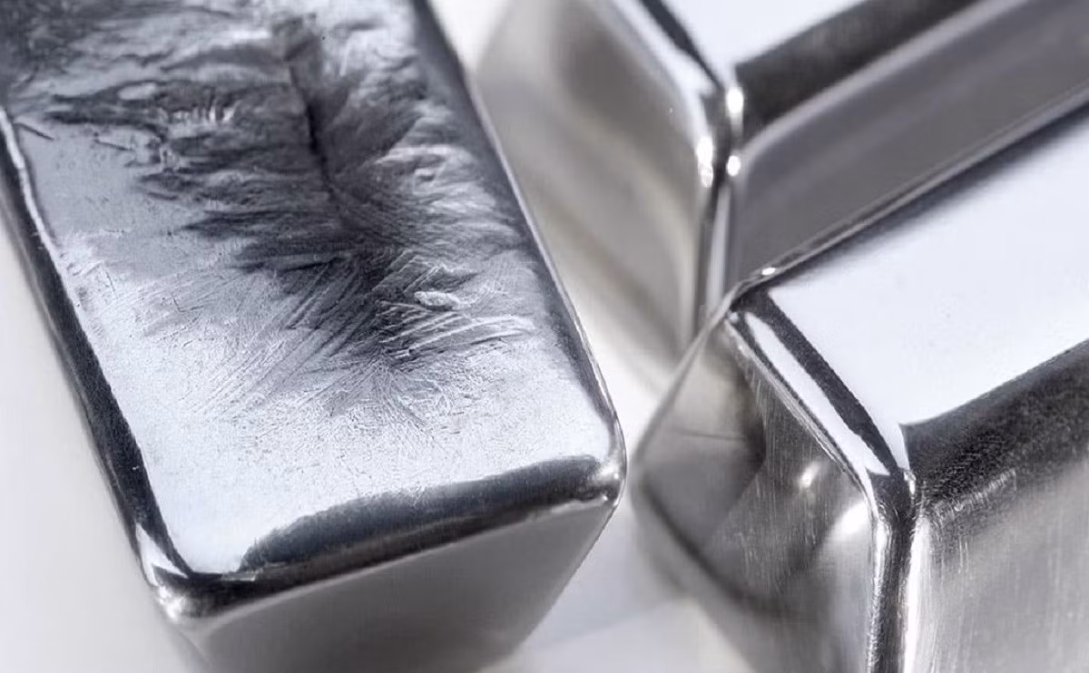 Theo số liệu thống kê từ năm 2019, gần 90% nhu cầu rhodium là từ lĩnh vực chất xúc tác tự động được dùng trong sản xuất. Ảnh: Glass Almanac
