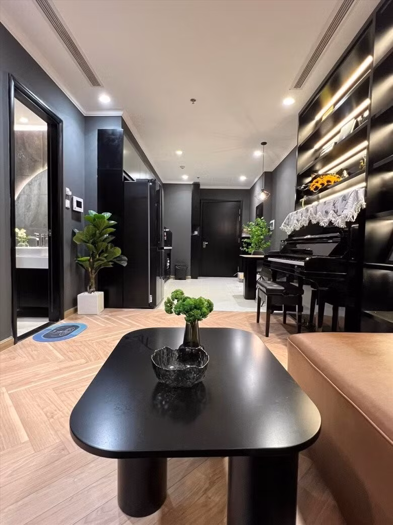 Trước đó, nhà riêng của nhạc sĩ Nguyễn Văn Chung cũng từng được chia sẻ. Không gian sống mang đậm phong cách riêng của nam nhạc sĩ với tông trầm, hiện đại, tinh tế. Ảnh: FB Nguyễn Văn Chung