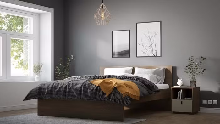 Chiếc giường quá lớn trong một căn phòng nhỏ sẽ gây cảm giác ngột ngạt, cản trở lối đi. Ảnh: Metercube