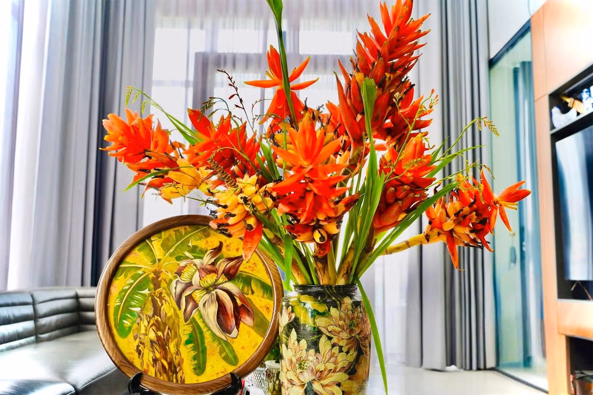 Hoa chuối đuốc được nhiều chị em ưa chuộng để cắm bình trang trí nhà cửa, nhà hàng, quán ăn, khách sạn...Ảnh: FB Sple Nguyet