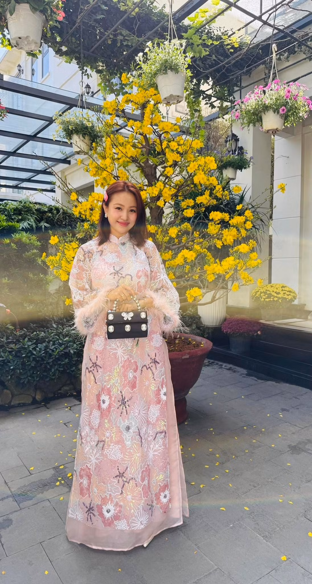 Nổi tiếng từ bộ phim Nhật ký Vàng Anh, Vân Hugo hiện có cuộc sống bình yên bên gia đình trong biệt thự 200m2 do ông xã doanh nhân tặng. Ảnh: FB Nguyễn Thanh Vân