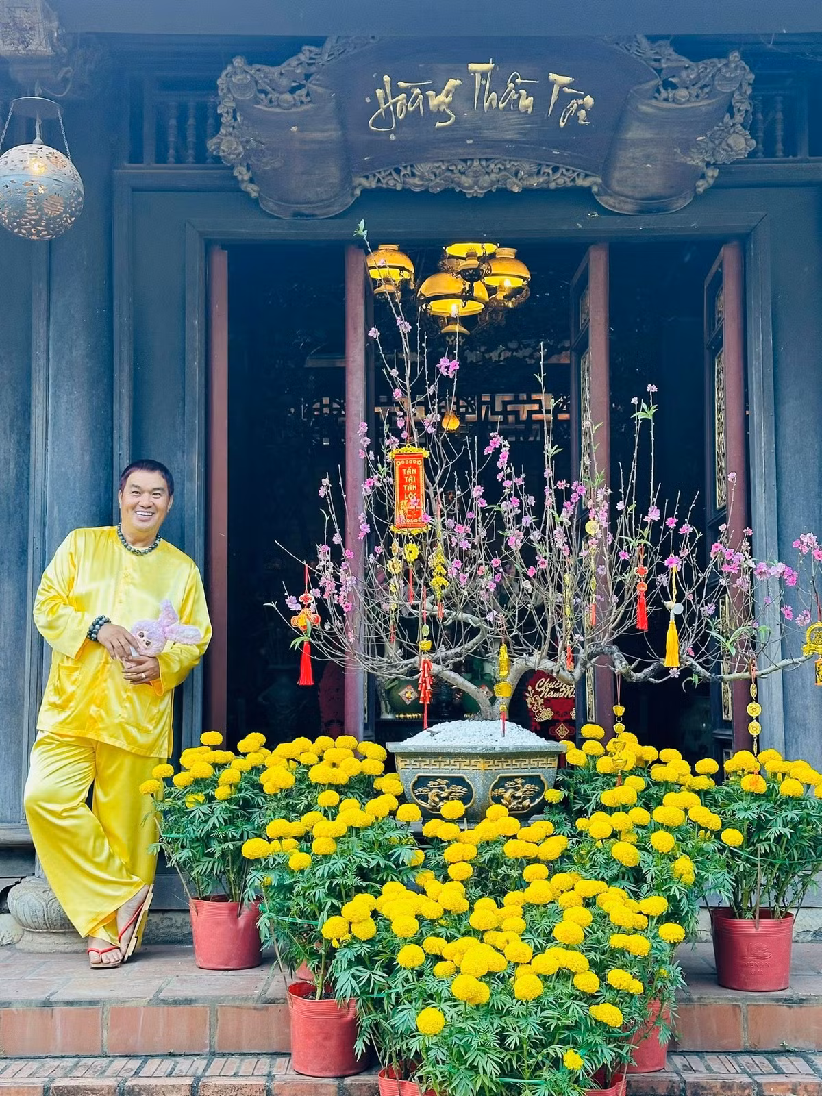 Mới đây trên trang cá nhân, Hoàng Mập bày tỏ sự bức xúc khi phát hiện một tài khoản mạng xã hội đăng tải thông tin nam nghệ sĩ bán gấp biệt phủ vì vỡ nợ, trốn đi xa. Ảnh: FB Hoàng Minh Bùi