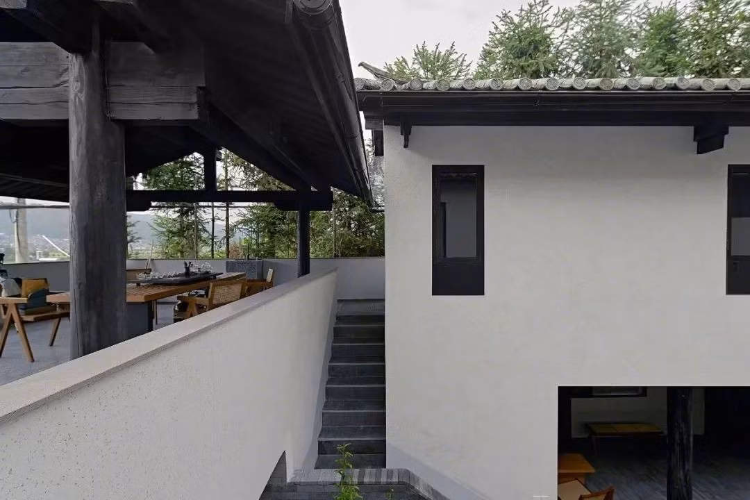 Biệt thự gồm 2 tầng với 11 phòng ngủ, đảm bảo đủ không gian cho cha mẹ, anh chị em và các cháu khi về thăm nhà. Ảnh: Toutiao