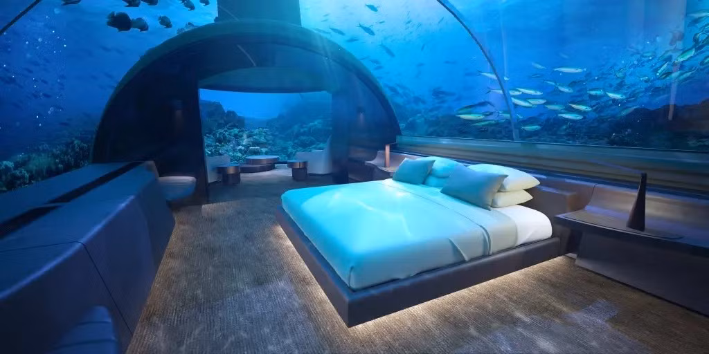 Tại khu nghỉ dưỡng Conrad Maldives Rangali Island, The Muraka là một biệt thự 2 tầng độc đáo với phòng ngủ chính nằm sâu hơn 4,88 mét dưới mực nước. Ảnh: Nypost