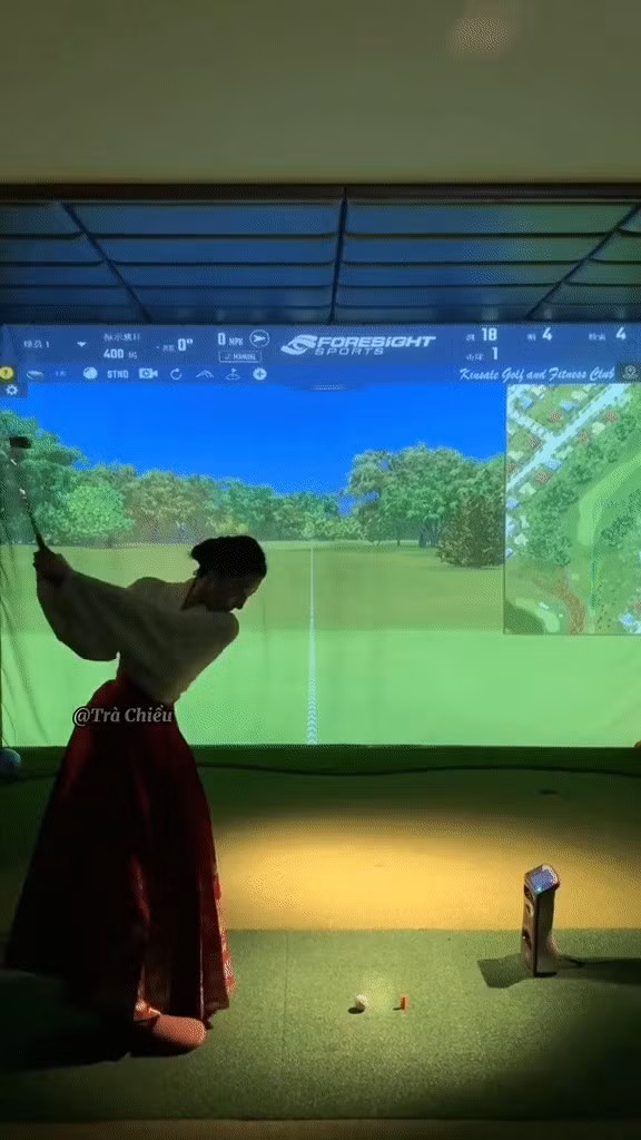 Thậm chí, bên trong nhà có cả phòng tập golf, phòng yoga, phòng vẽ tranh, bể bơi, phòng chiếu phim,... Ảnh: Sohu
