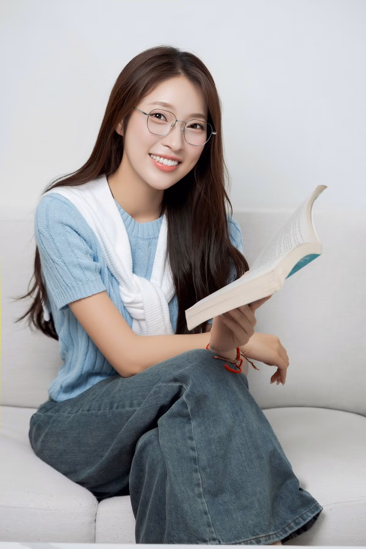 Bên cạnh đó, Khánh Vy còn làm KOL – đại sứ thương hiệu, sáng tạo nội dung trên YouTube, TikTok. Ảnh: FB Khánh Vy