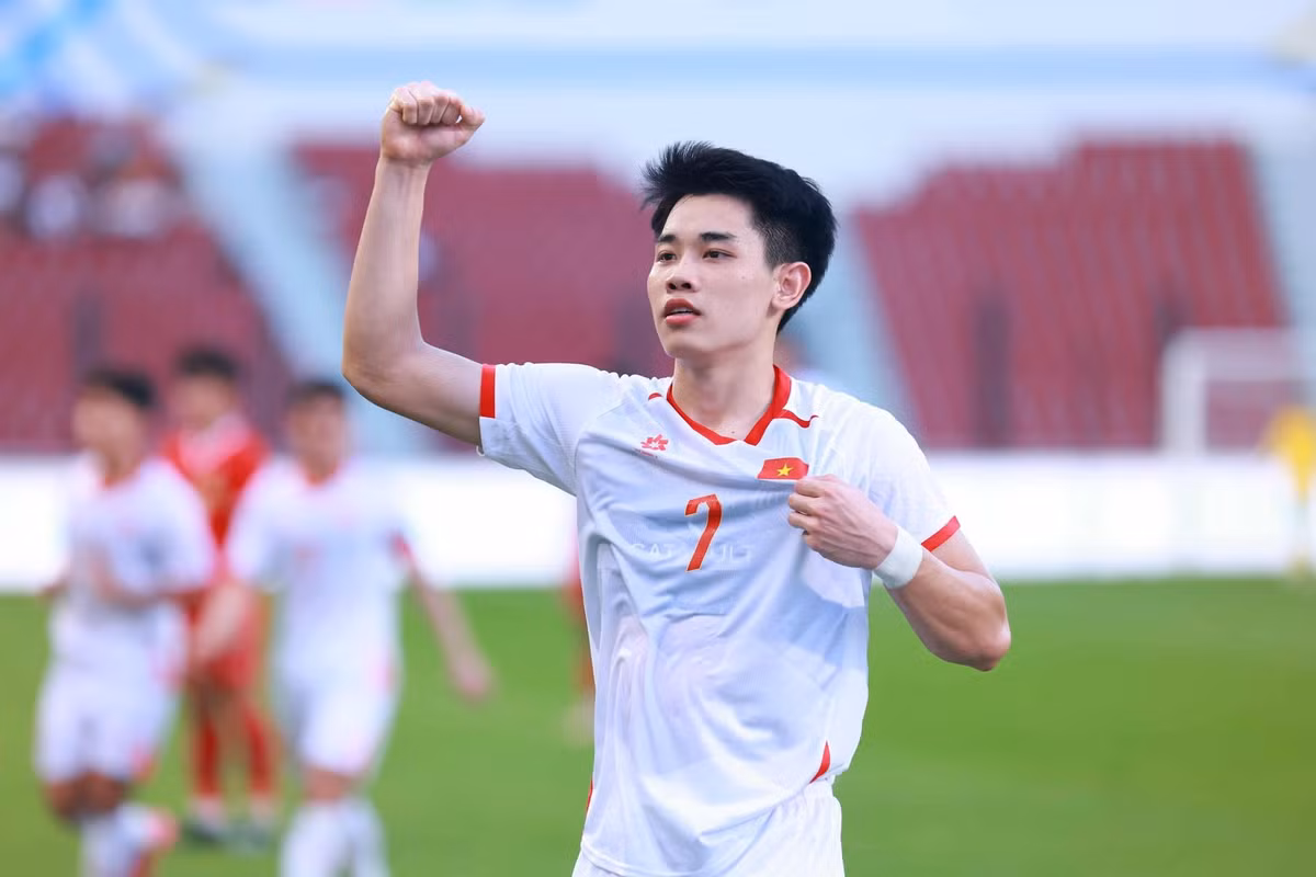 Ngoài phí chuyển nhượng, thu nhập của Đình Bắc còn đến từ nhiều nguồn khác nhau như lương tháng tại CLB, tiền thưởng từ các giải đấu trong nước và quốc tế. Ảnh: FBNV