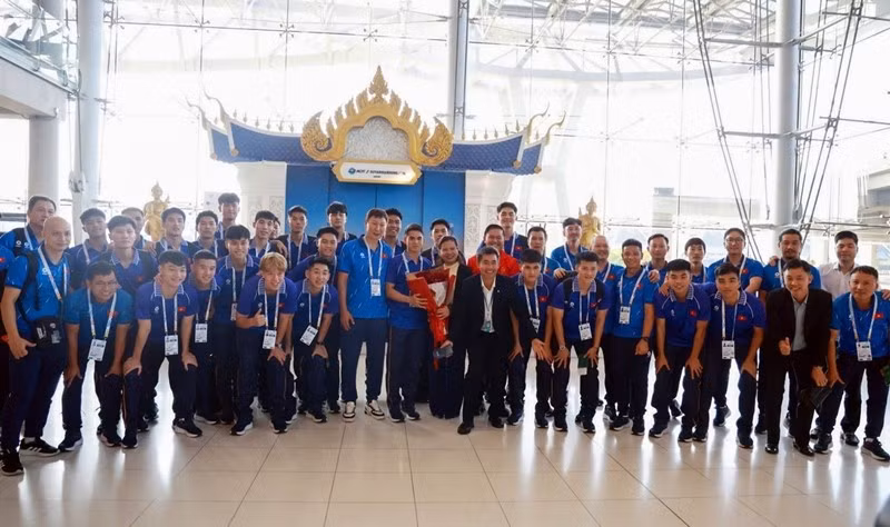 Chiều 1/12, đội tuyển U22 Việt Nam đã đặt chân tới sân bay Suvarnabhumi (Bangkok, Thái Lan), sẵn sàng bước vào chiến dịch SEA Games 33. Ảnh: Tiền phong