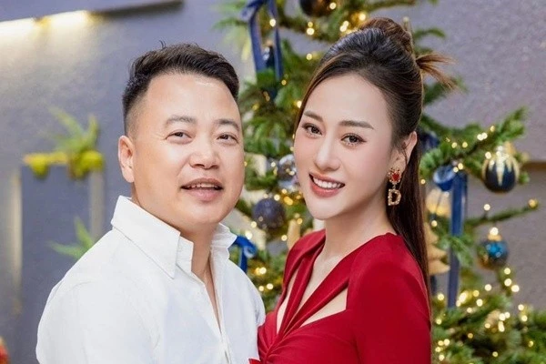 Shark Bình yêu đương ồn ào, chiều chuộng Phương Oanh hết mức