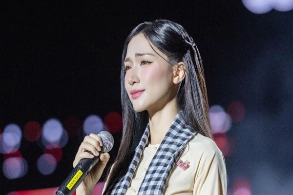 Hòa Minzy đóng góp 100 triệu đồng cho bà con Cao Bằng