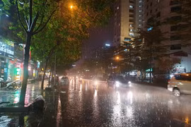 Bắc Bộ mưa dông, Trung Bộ nắng nóng hạ nhiệt