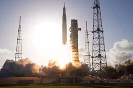 [VIDEO] NASA thành công phóng tàu Artemis 2 đưa người tới Mặt Trăng sau 54 năm