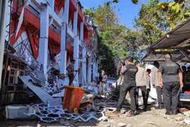 [VIDEO] Động đất 7,4 độ Richter tại Indonesia, cảnh báo sóng thần nguy hiểm