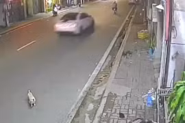 Ô tô hất văng 2 người đi xe máy rồi rời khỏi hiện trường ở Vũng Tàu