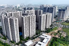 Giá nhà cao, lãi suất tăng khiến người mua chung cư chùn bước