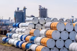 Giá dầu giảm 5%, mất mốc 100 USD nhờ tín hiệu hòa giải Mỹ-Iran
