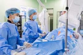 BVĐK Phương Đông can thiệp thành công cho một nam bệnh nhân Trung Quốc bị nhồi máu cơ tim cấp