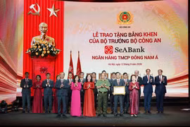 Ngân hàng SeABank đón nhận Huân chương Lao động hạng Nhất