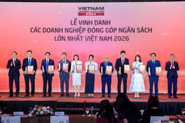 DOJI nhận vinh danh TOP 7 Doanh nghiệp phân phối - bán lẻ tư nhân nộp ngân sách lớn nhất