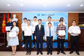 LPBank trao gần 1,8 tỷ đồng học bổng sau đại học cho ĐHQG-HCM
