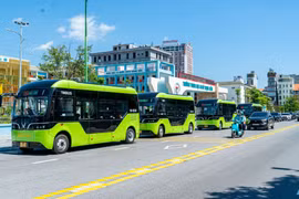 Quảng Ninh triển khai xe bus điện miễn phí đưa đón học sinh đến trường